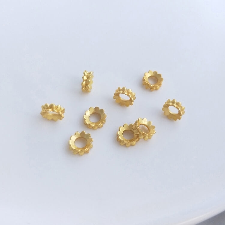 18K matte gold double-sided spacer beads four-leaf clover wreath crown bead spacer
