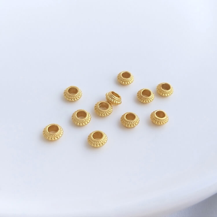 18K matte gold double-sided spacer beads four-leaf clover wreath crown bead spacer