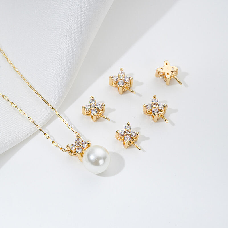 Geometric necklace pendant with zircon, bird, four-leaf clover, heart-shaped pearl setting