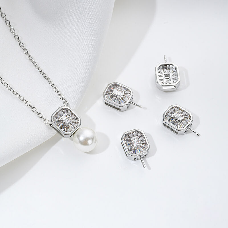 Geometric necklace pendant with zircon, bird, four-leaf clover, heart-shaped pearl setting