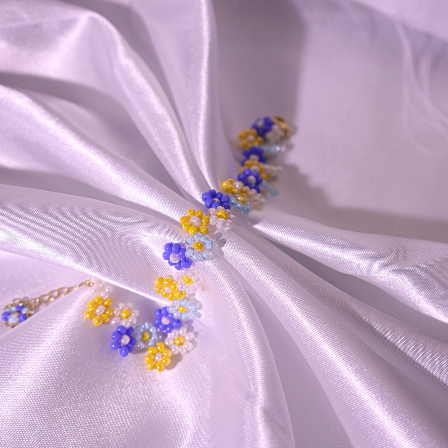 Chirimiri Handmade Flower Daisy Bracelet – Cinderella Series Cute Bracelets Teenage Girl Accessories Blue & White & Yellow Bracelets For Women And Girls Gifts Halloween Party Accessories
