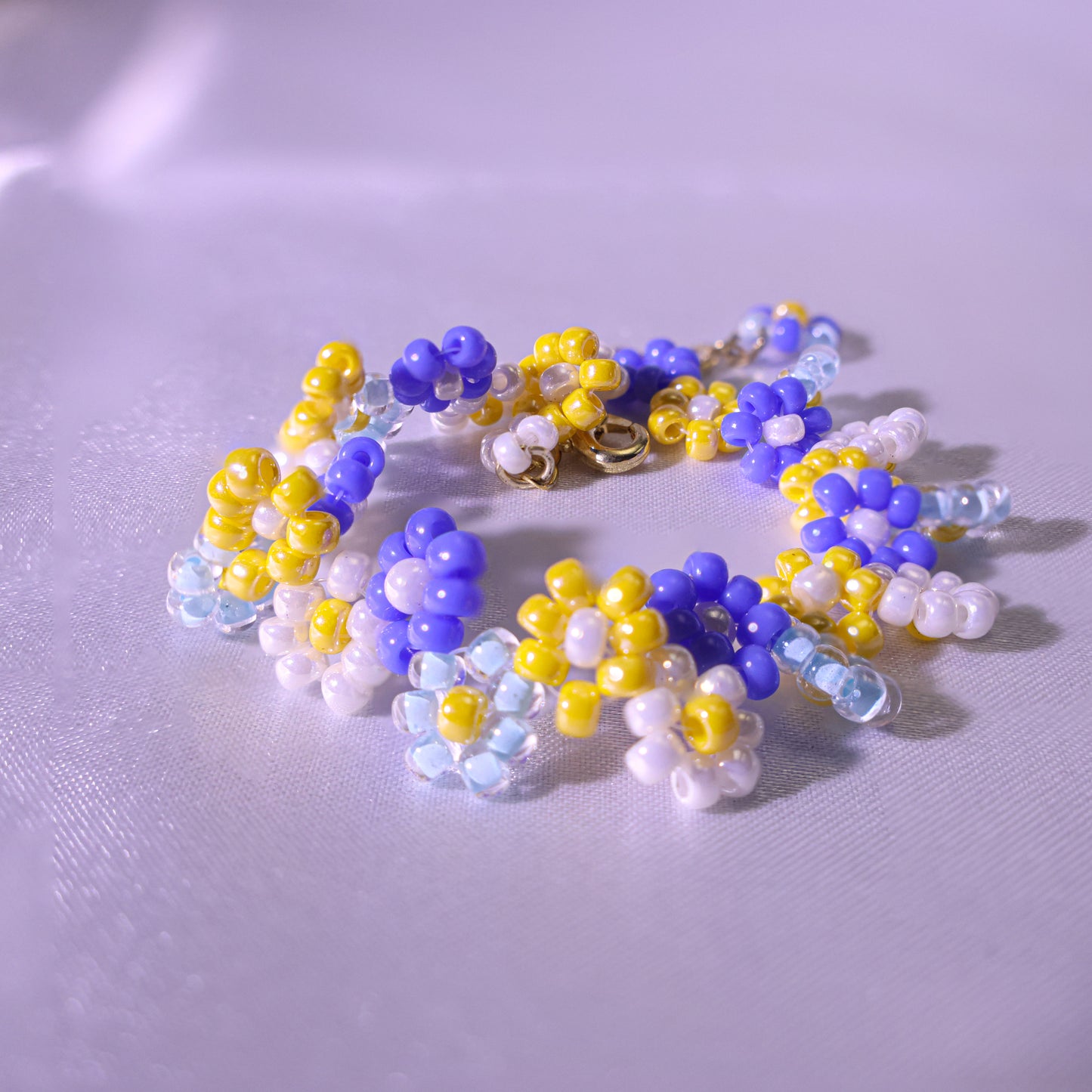 Chirimiri Handmade Flower Daisy Bracelet – Cinderella Series Cute Bracelets Teenage Girl Accessories Blue & White & Yellow Bracelets For Women And Girls Gifts Halloween Party Accessories
