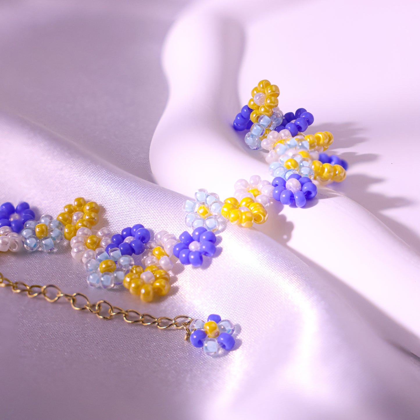 Chirimiri Handmade Flower Daisy Bracelet – Cinderella Series Cute Bracelets Teenage Girl Accessories Blue & White & Yellow Bracelets For Women And Girls Gifts Halloween Party Accessories