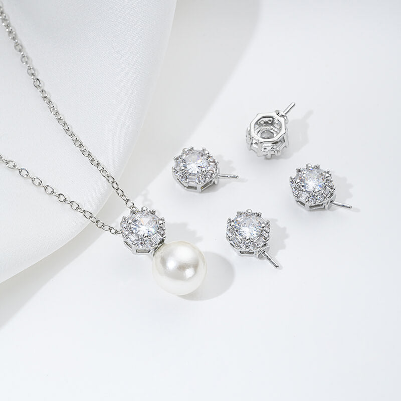 Geometric necklace pendant with zircon, bird, four-leaf clover, heart-shaped pearl setting