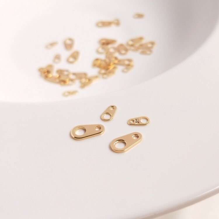 8-character smooth surface with engraved 18k Japanese tag