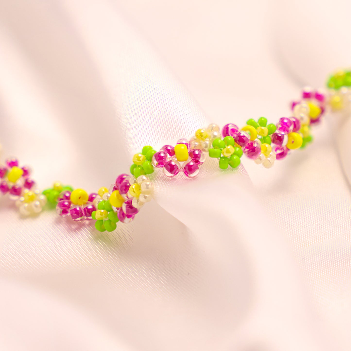 Chirimiri Handmade Jewelry -Summer Vacation Vibe Daisy Flower Bracelet – Tropical Flower Series Gifts Girlfriend Beaded Bracelets Colorful Daisy Design
