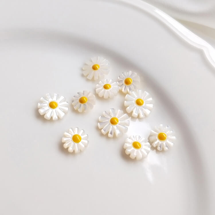 Natural pearl shell daisy