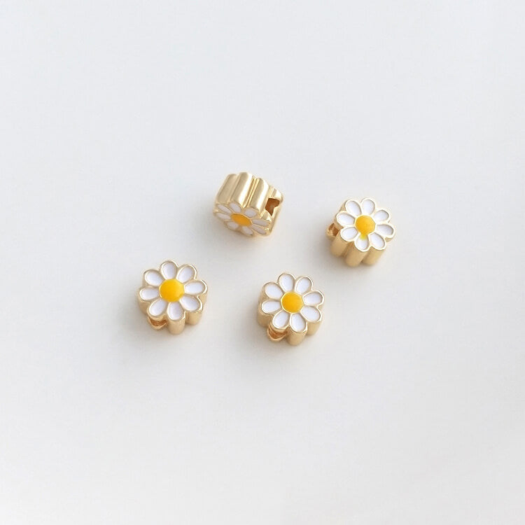 Oil dripping small daisy pendant with small flower spacer beads