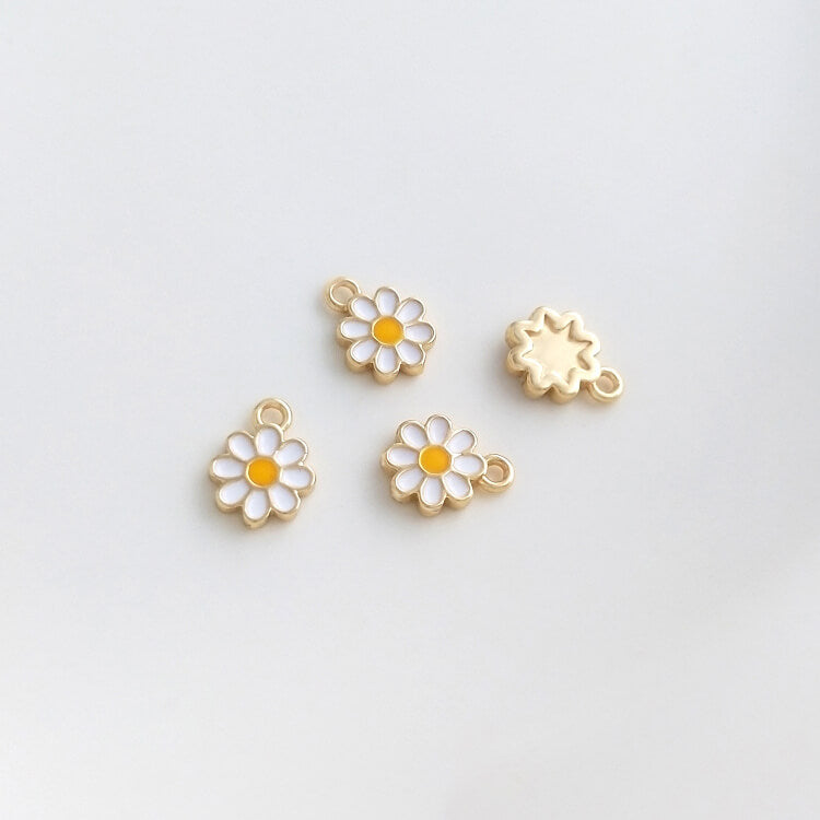 Oil dripping small daisy pendant with small flower spacer beads