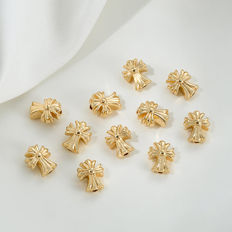 3D cross through-hole spacer beads