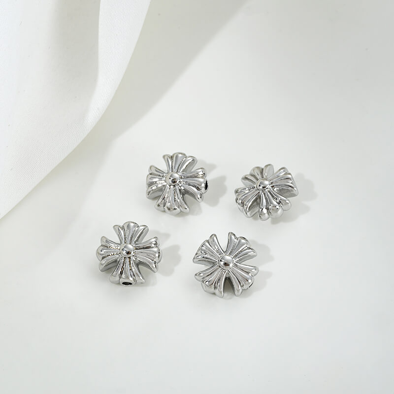 3D cross through-hole spacer beads