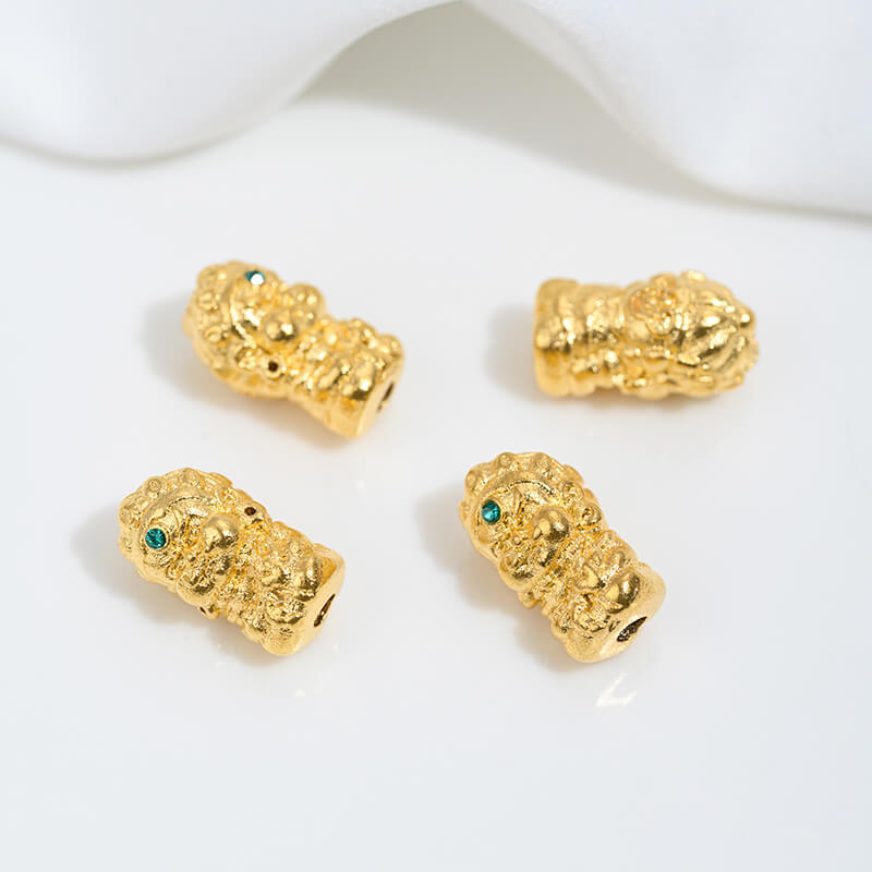 Sand gold inlaid with ruby and green diamonds, spacer beads