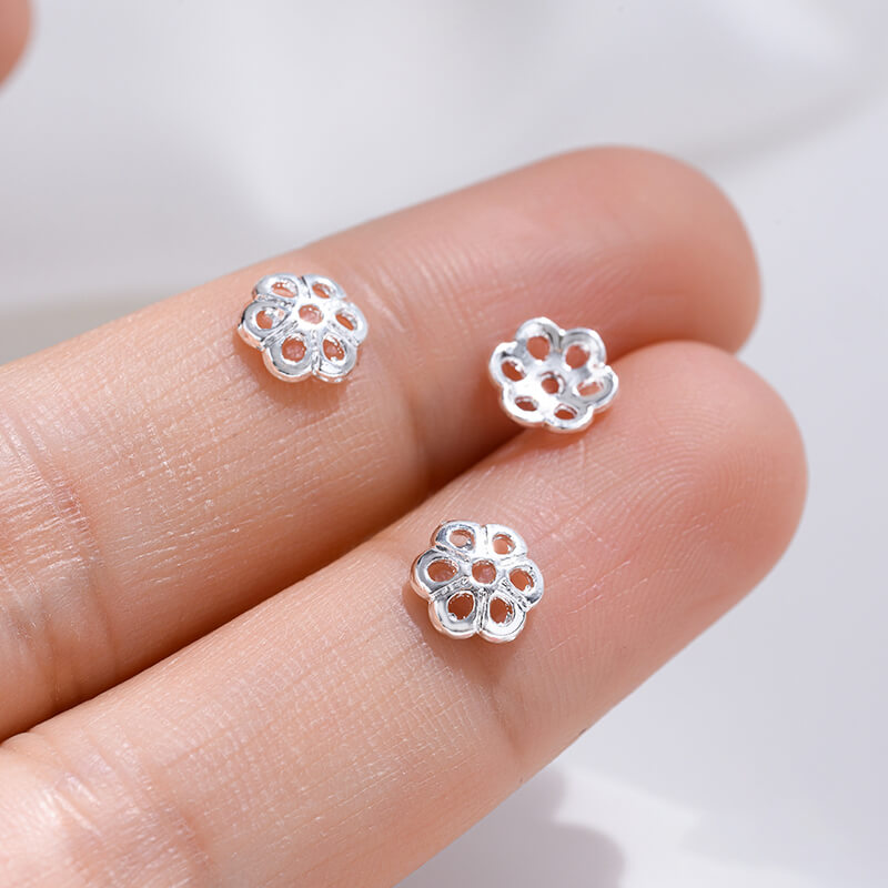 Plum blossom, four-leaf clover, snowflake beaded cap