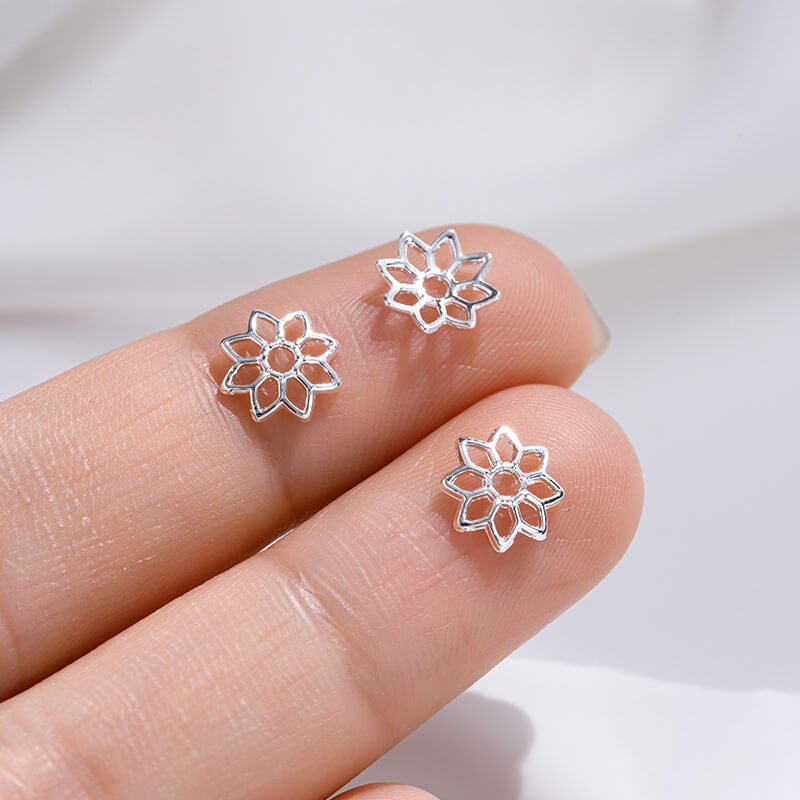 Plum blossom, four-leaf clover, snowflake beaded cap