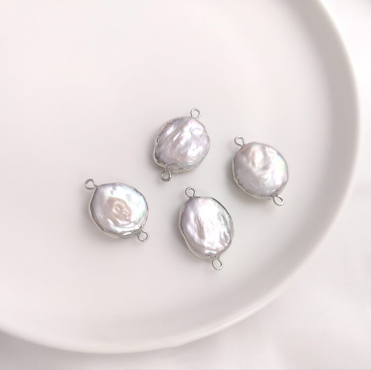 16×25mm natural baroque pearl double-hole connector pendant in platinum plating.