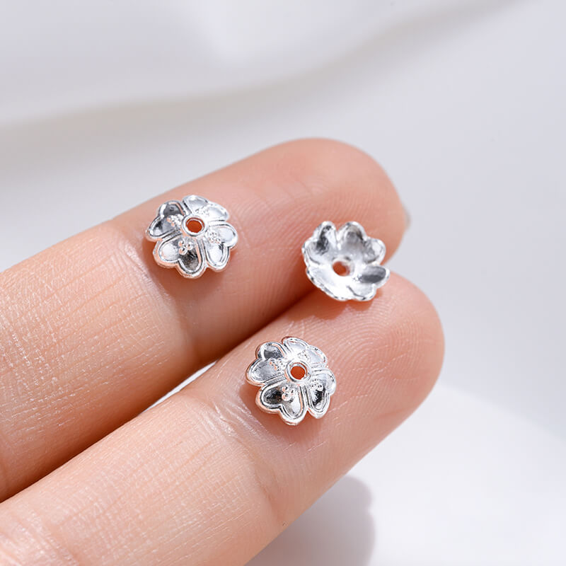 Plum blossom, four-leaf clover, snowflake beaded cap