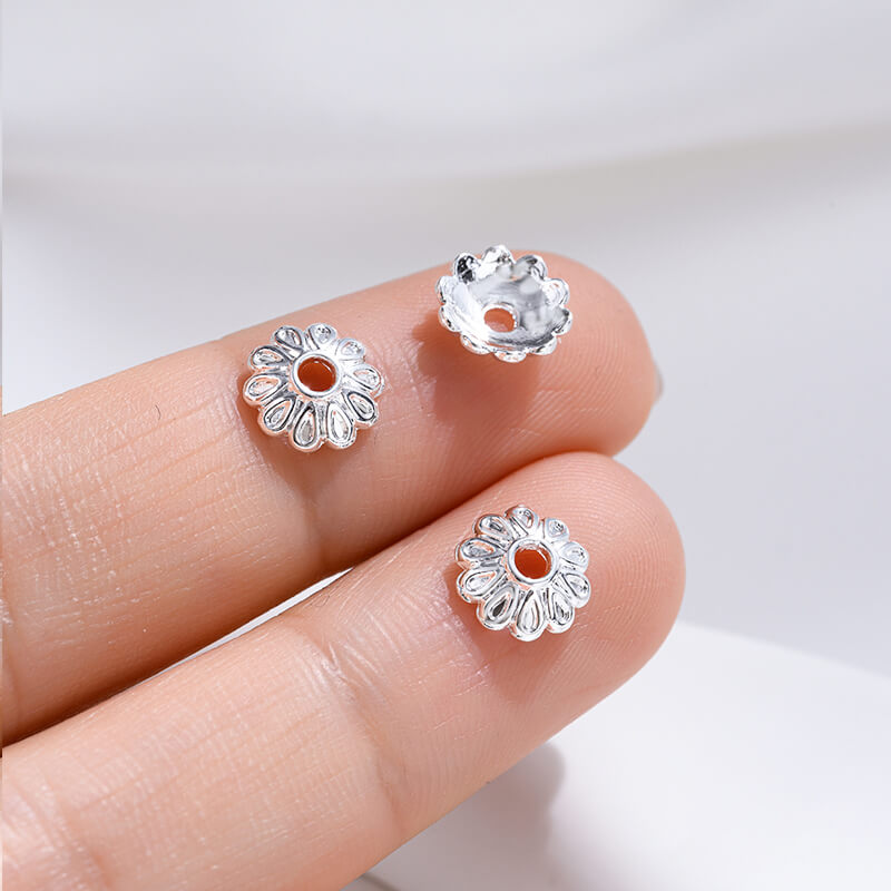 Plum blossom, four-leaf clover, snowflake beaded cap