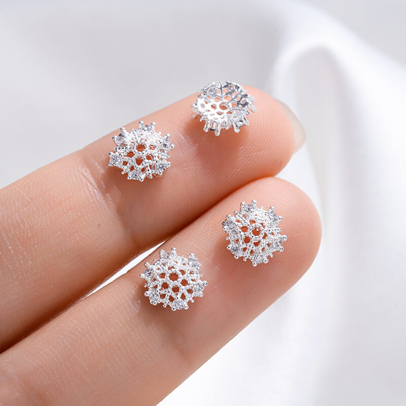 Plum blossom, four-leaf clover, snowflake beaded cap