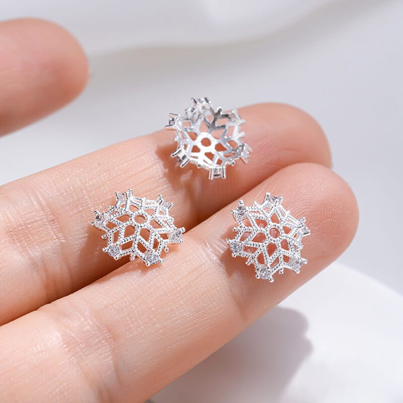 Plum blossom, four-leaf clover, snowflake beaded cap