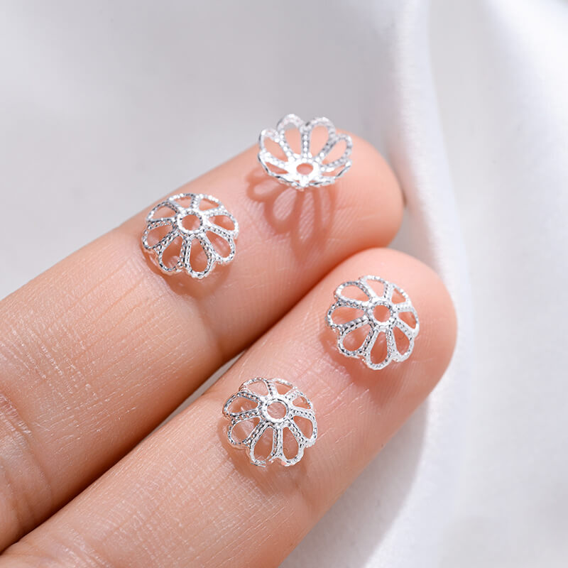 Plum blossom, four-leaf clover, snowflake beaded cap