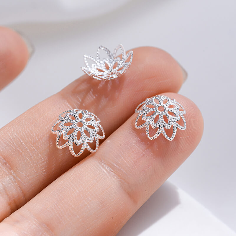 Plum blossom, four-leaf clover, snowflake beaded cap