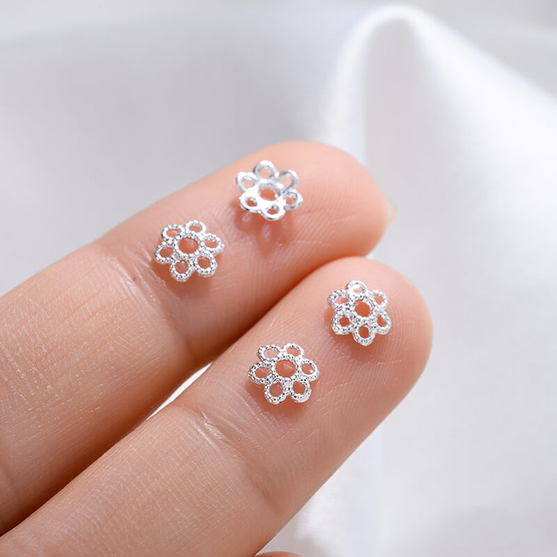 Plum blossom, four-leaf clover, snowflake beaded cap