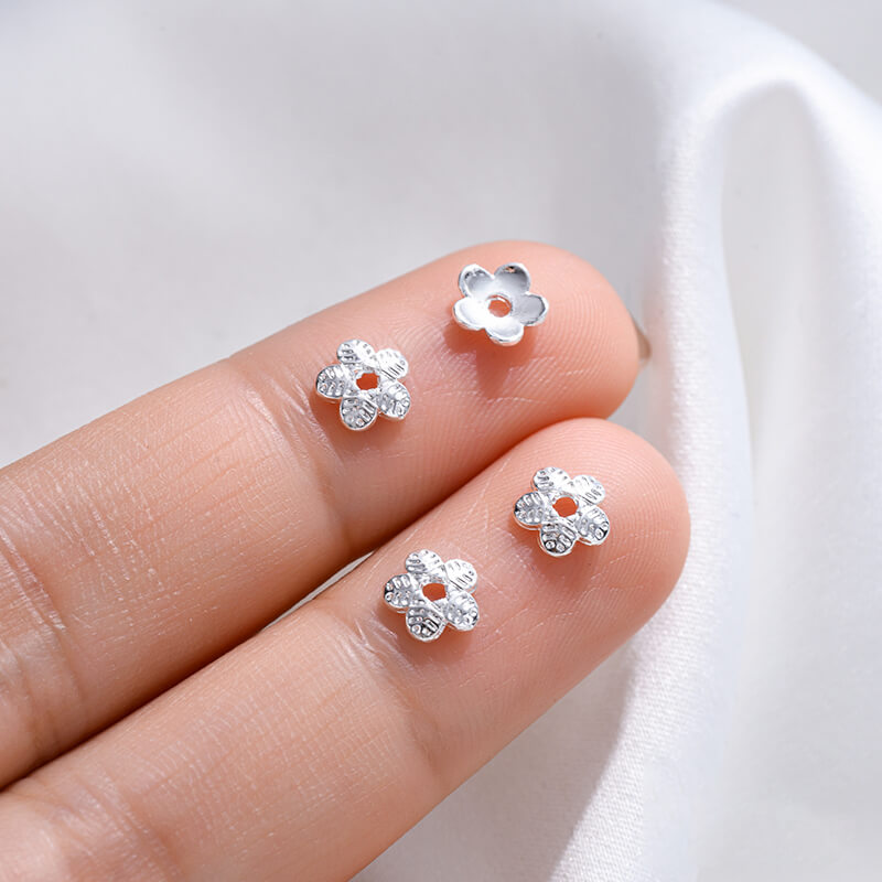 Plum blossom, four-leaf clover, snowflake beaded cap
