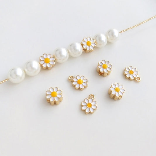 Oil dripping small daisy pendant with small flower spacer beads
