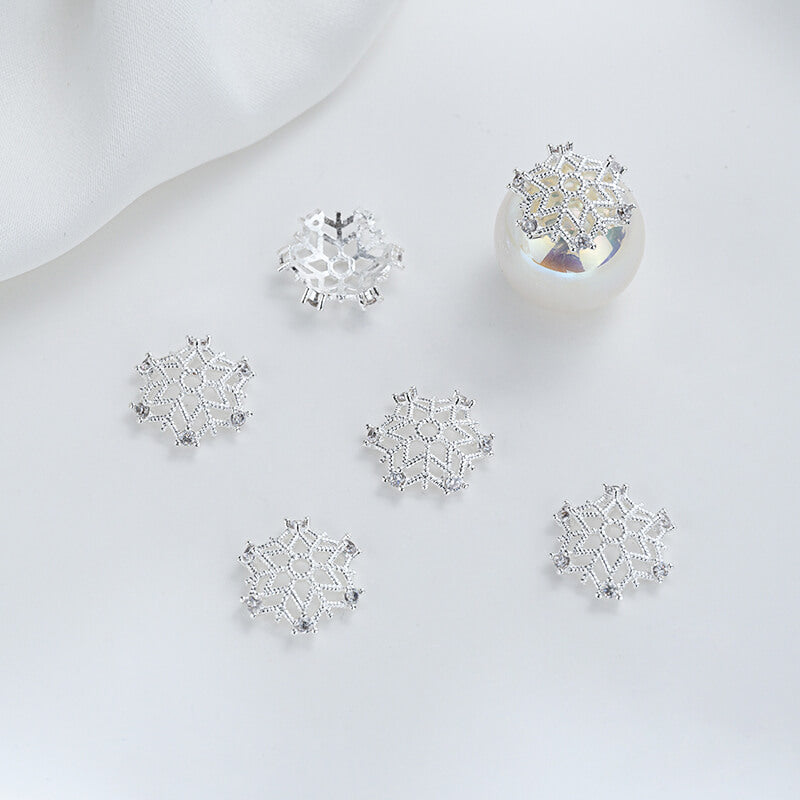 Plum blossom, four-leaf clover, snowflake beaded cap