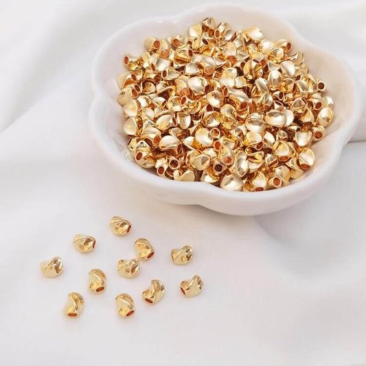 Twisted three-sided curved loose beads