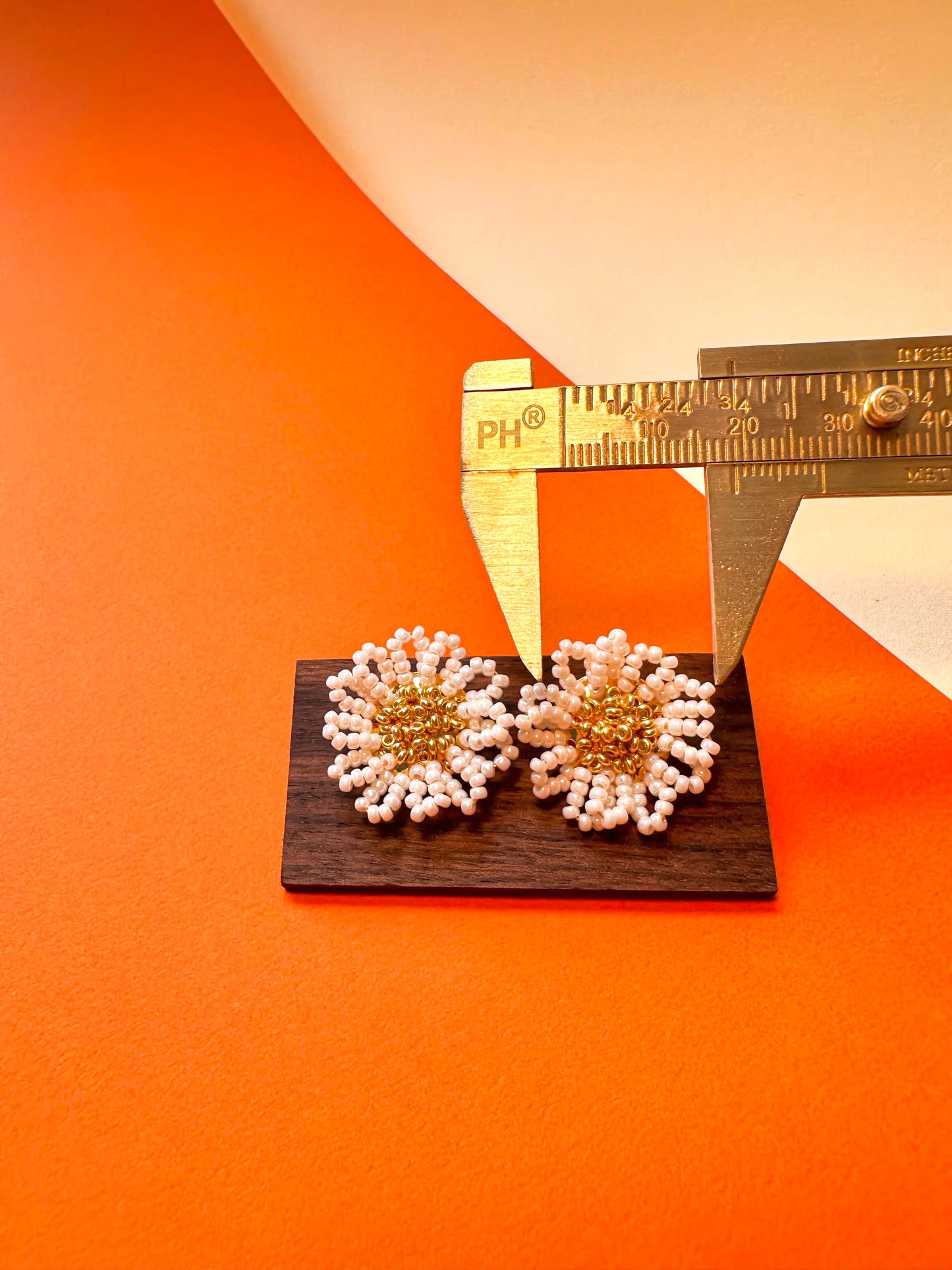 CHIRIMIRI White Gold Daisy Earrings | Handmade Flower Jewelry for Women